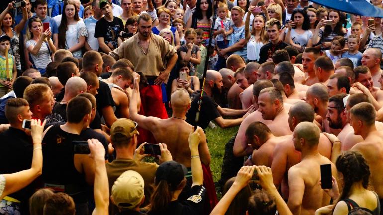 Козацька гра &laquo;Лава на лаву&raquo; згуртувала правоохоронців та АТОвців (ФОТО)