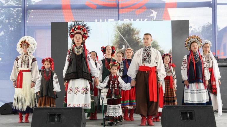 На фестивалі &laquo;Живий Вогонь&raquo; у Вінниці запалили &laquo;вогонь перемоги&raquo; та зібрали кошти на потреби захисників (ФОТО, ВІДЕО)